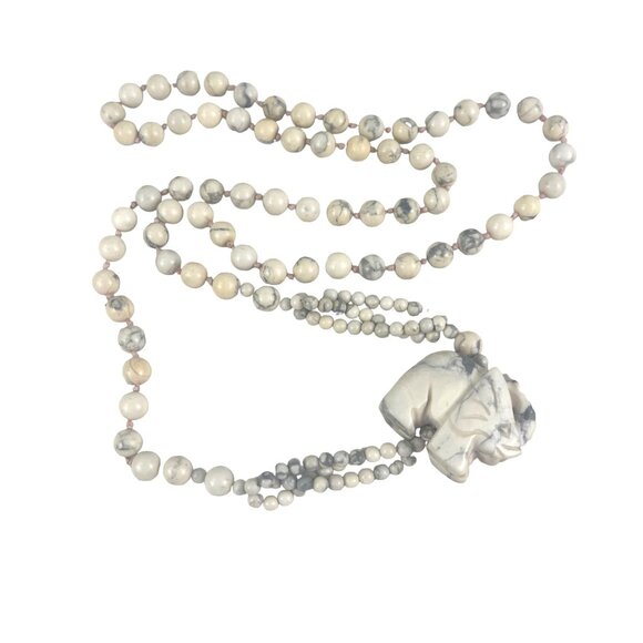 Vintage White Howlite Beaded Necklace With Elephant Pendant  30" Long - Picture 2 of 7